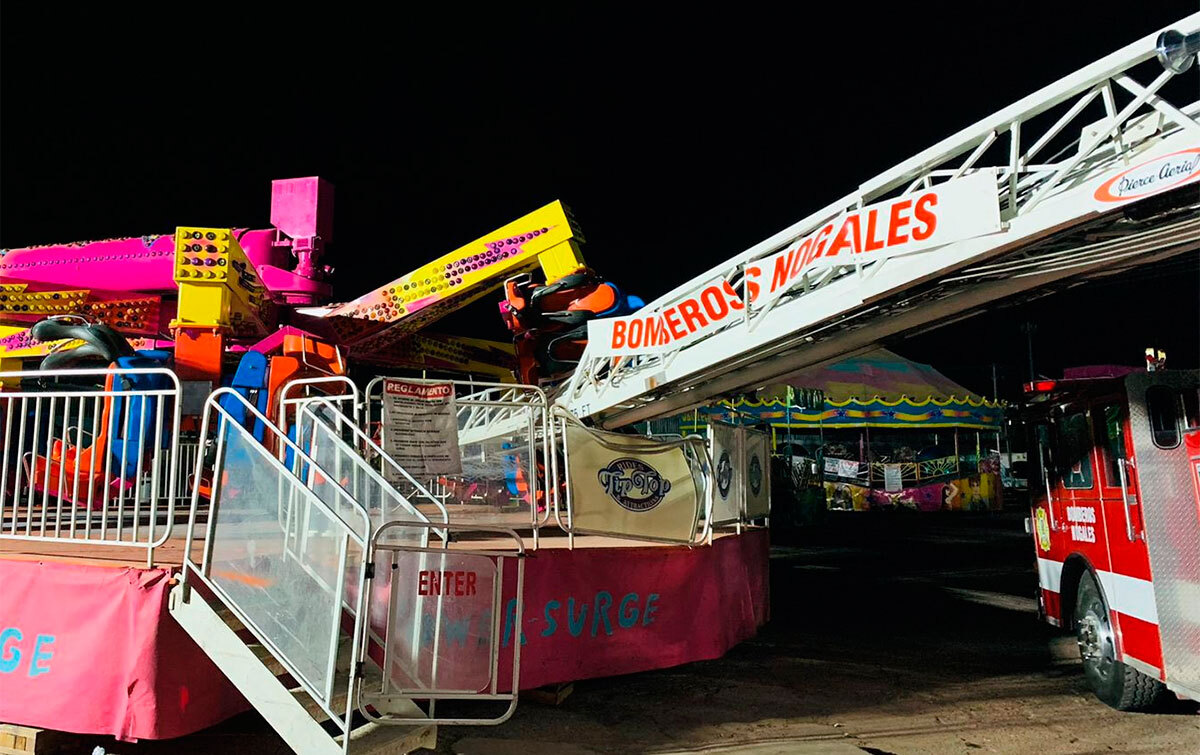 Juego mecánico en una feria de Sonora colapsa y deja heridos a una menor y dos bomberos 