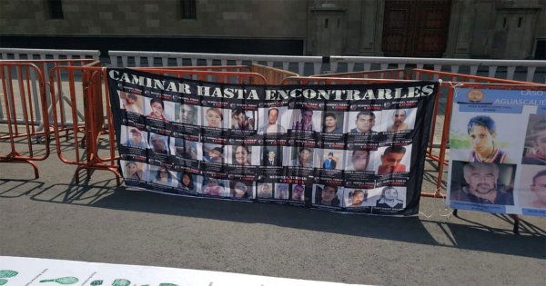 Buscadores de desaparecidos se manifiestan frente a Palacio Nacional; exigen justicia para Teresa Magueyal