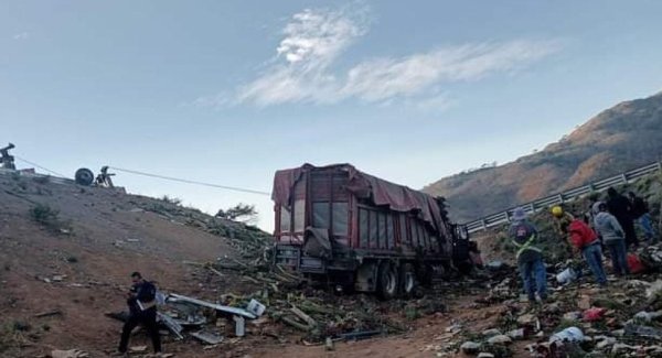 Accidente en carretera Guadalajara-Puerto Vallarta deja 8 muertos, entre ellos 2 menores de edad 