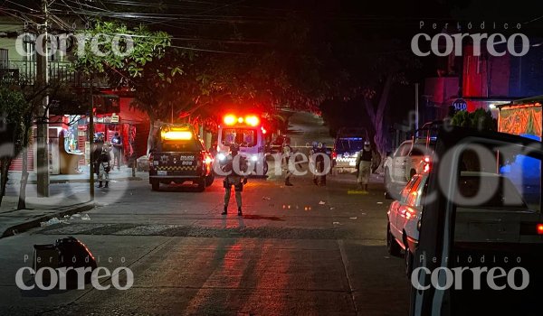 Asesinan a joven y hieren a su esposa embarazada afuera de tiendita en León