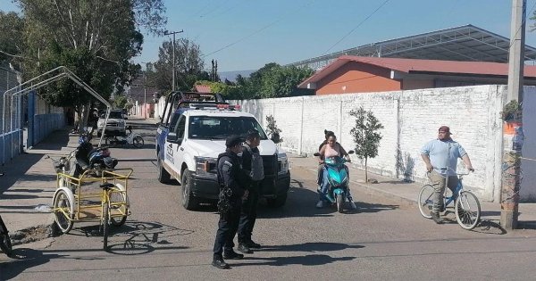 Regresan a clases en primaria de Apaseo el Grande sin niños violentos y con escolta policial