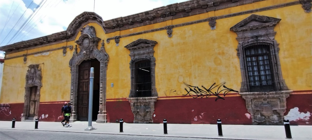 Edificios históricos de Celaya deslucen por grafitti y deterioro