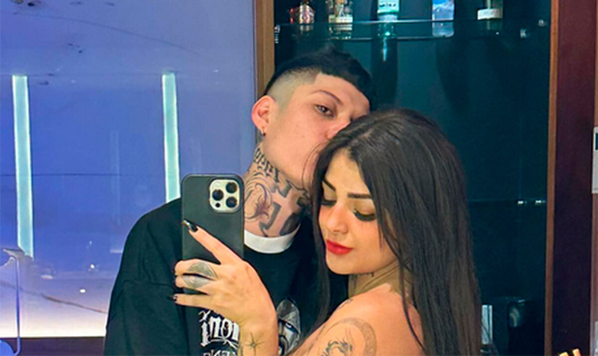 Karely Ruiz y Santa Fe Klan empezaron 'como amigos', pero todo cambió con beso robado en Monterrey