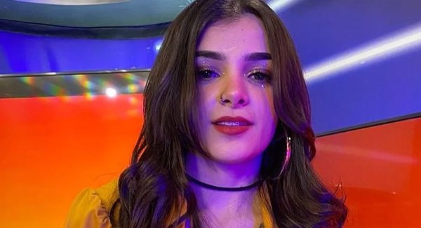 Karely Ruiz aparece junto a famoso actor de Televisa y causa polémica en redes sociales