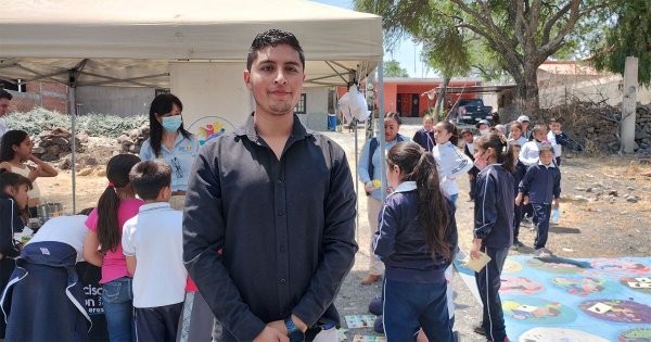 Educación en comunidades de Guanajuato progresa, aunque maestros tienen que llegar de 'aventones'