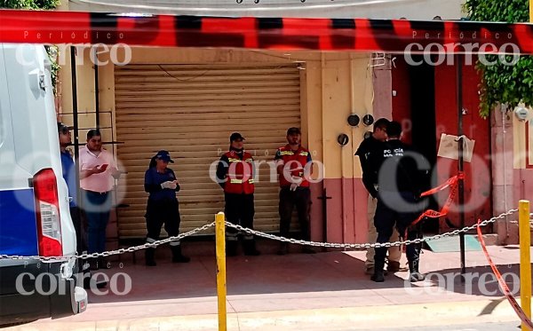 Balean a doctor y su hijo frente a jardín principal de Huanímaro; muere el joven