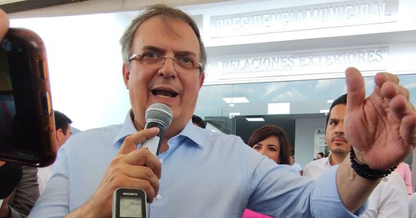 Marcelo Ebrard dice estar listo para ir por la presidencia en 2024... pero niega estar en campaña