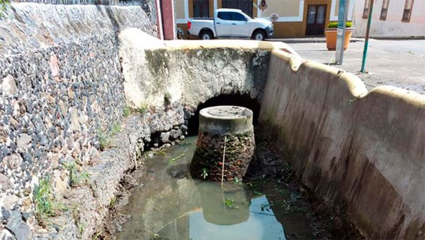 Casas cerca de canales de riego de Salvatierra sufren riesgo de inundación