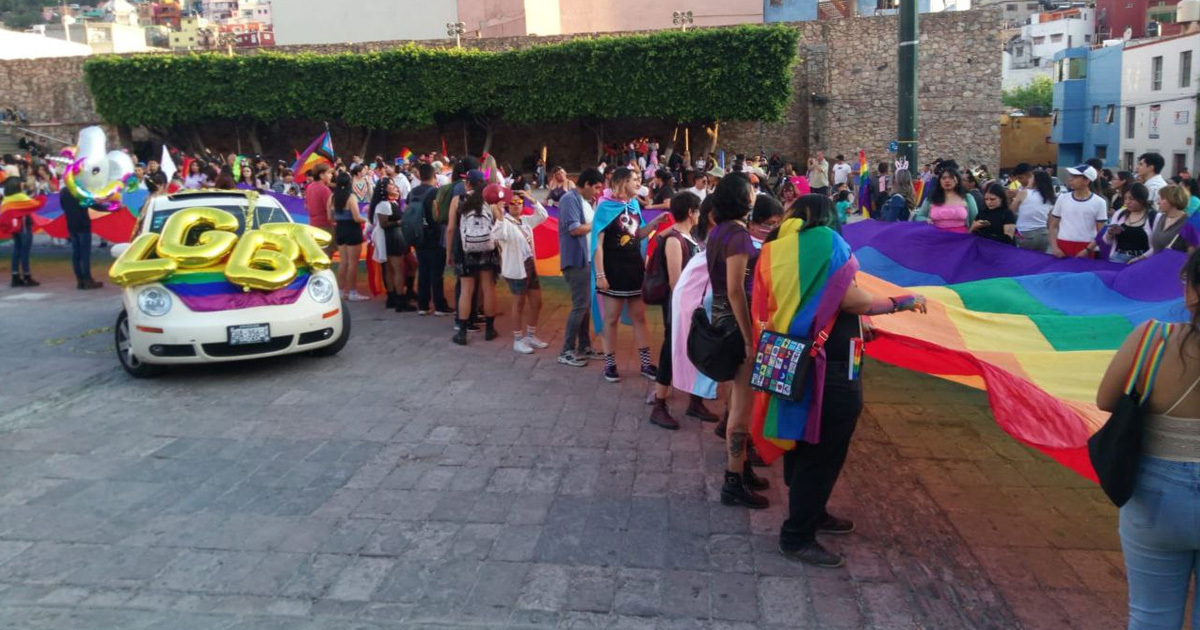 Por el respeto y la inclusión: Estudiantes UG marchan por los derechos LGBTQ+ en Guanajuato