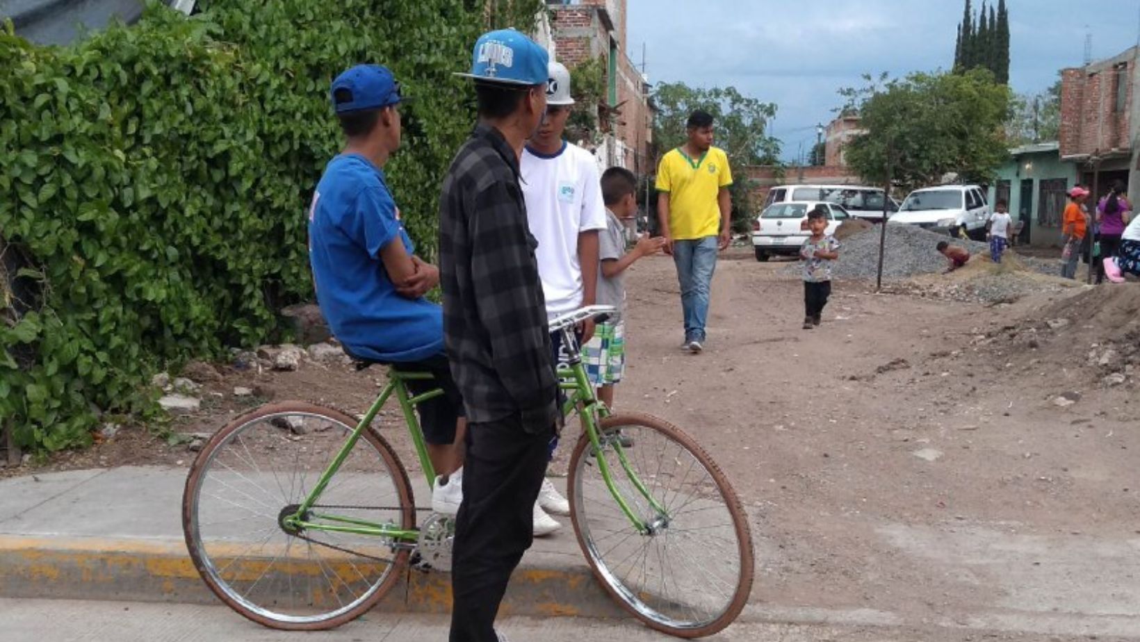 Proponen toque de queda en negocios de comunidades en Irapuato para prevenir adicciones en jóvenes 