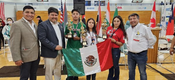 Jóvenes del SABES San Miguel ganan segundo lugar en Mundial de Robótica