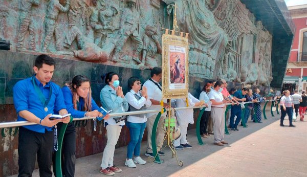 Con desesperación y fe, piden lluvia en León a la Virgen de la Luz