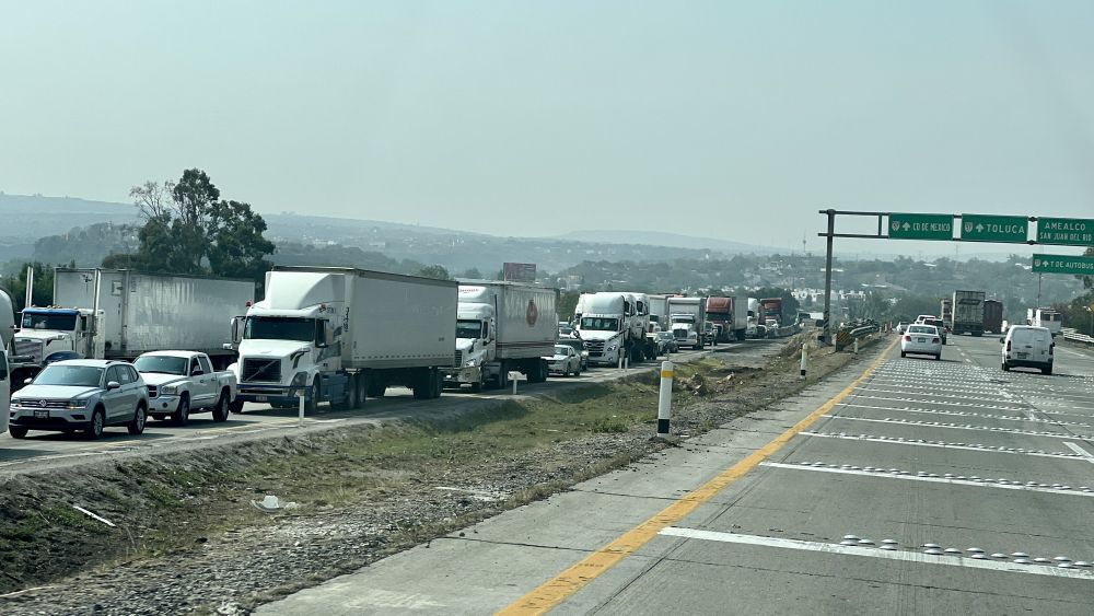 ¿Vas a la CDMX? Toma vías alternas. Carretera México-Querétaro se convierte en caos por obras