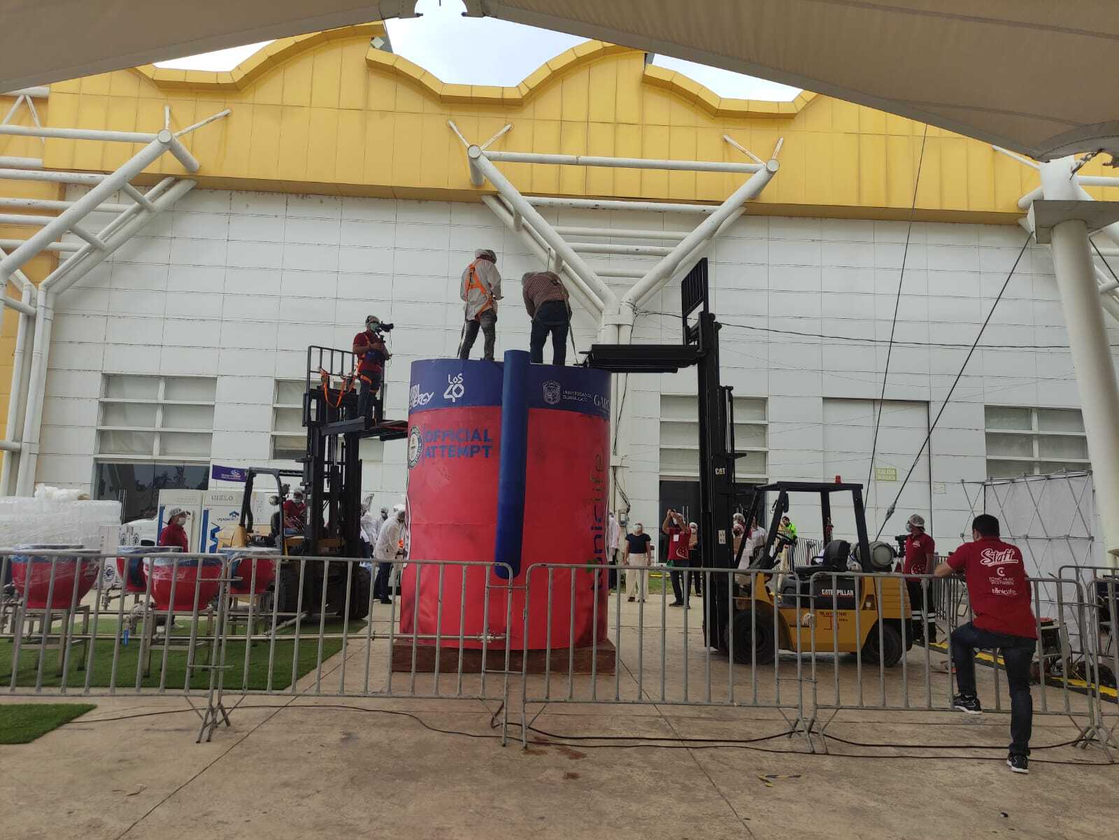 La jarra de agua de fresa más grande del mundo está en Irapuato, así rompieron el récord