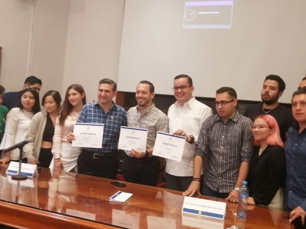 Prieto Gallardo exhorta a alumnos de Universidad de Guanajuato para democratizar elección de rector