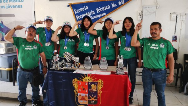 Jóvenes irapuatenses logran primer lugar en torneo internacional de robótica