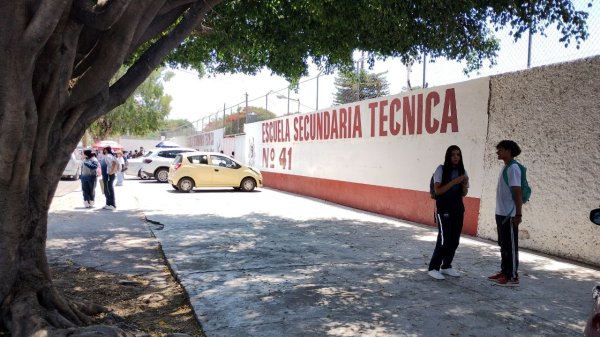 Interponen denuncia contra extesorero de secundaria técnica 41 de Irapuato por desvío de recursos