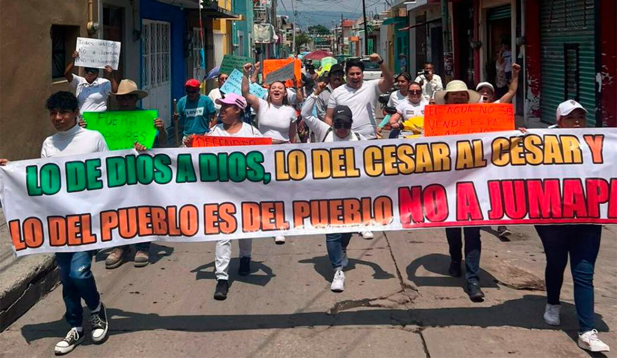 Vecinos de Rincón de Tamayo realizan marcha pacífica contra Jumapa; hasta con banda de viento