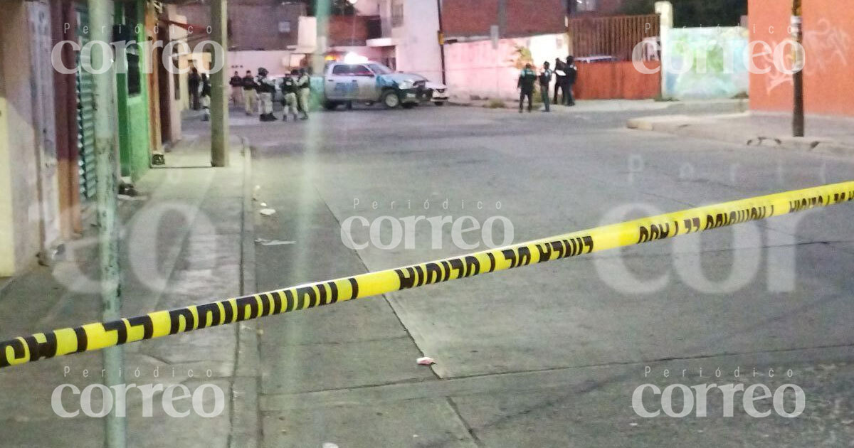 Asesinan a balazos a joven dentro de un local en el barrio de San Juan de Celaya