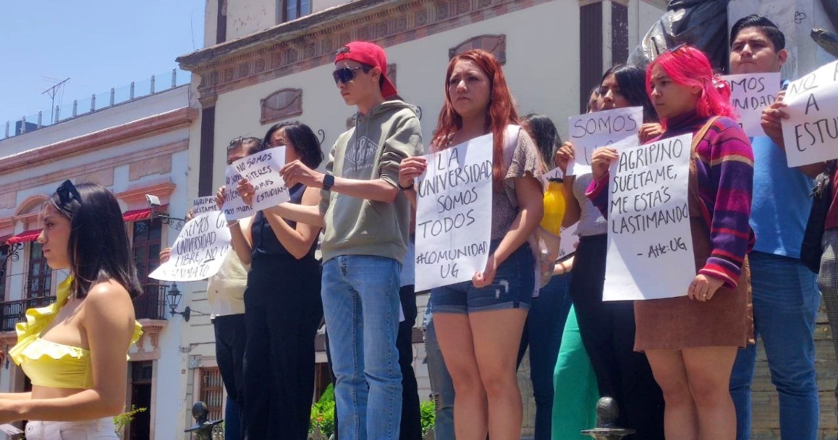 Estudiantes de la UG se manifiestan por segunda vez en Guanajuato; exigen sucesión transparente