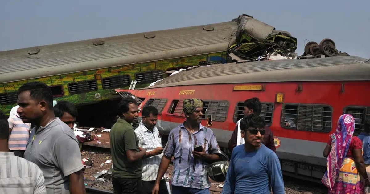 Fallecidos por choque de trenes en la India suben a 261; hay más de 900 heridos