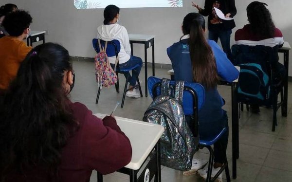 Estudiantes de Sabes León evitan que compañera se quite la vida 