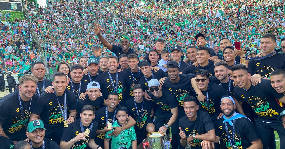 Ruge la Fiera: celebran miles de aficionados triunfo del León en la Liga de Campeones