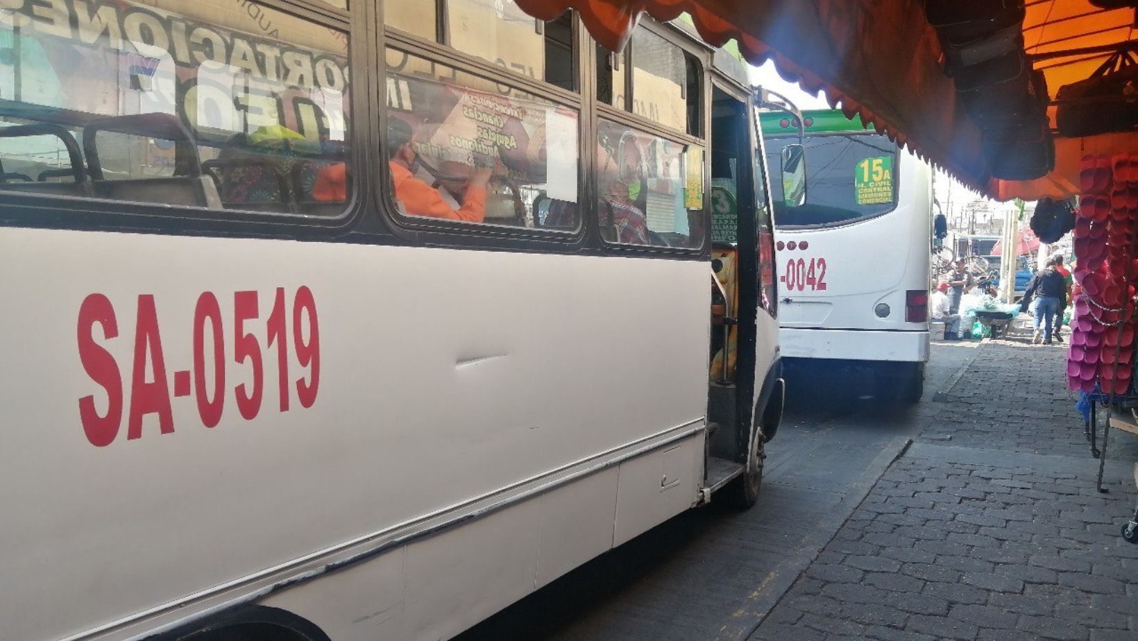 Con más de 120 multas, sancionan a camioneros de Salamanca por pasarse 'la roja' y usar el celular