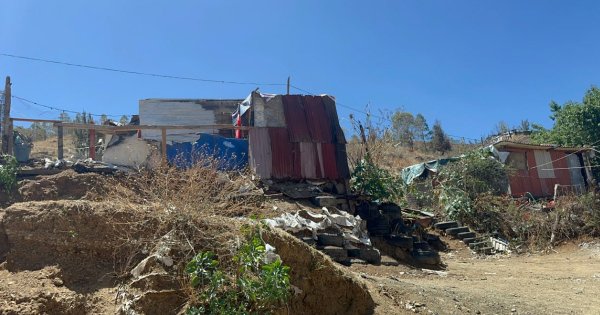 Vecinos de Colita del Encino, Guanajuato hacen de todo para sortear el calor ante la falta de servicios públicos