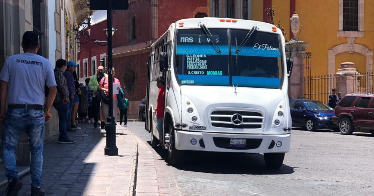 En Guanajuato Capital sufren por calor insoportable dentro del transporte público; urgen mejorar las unidades