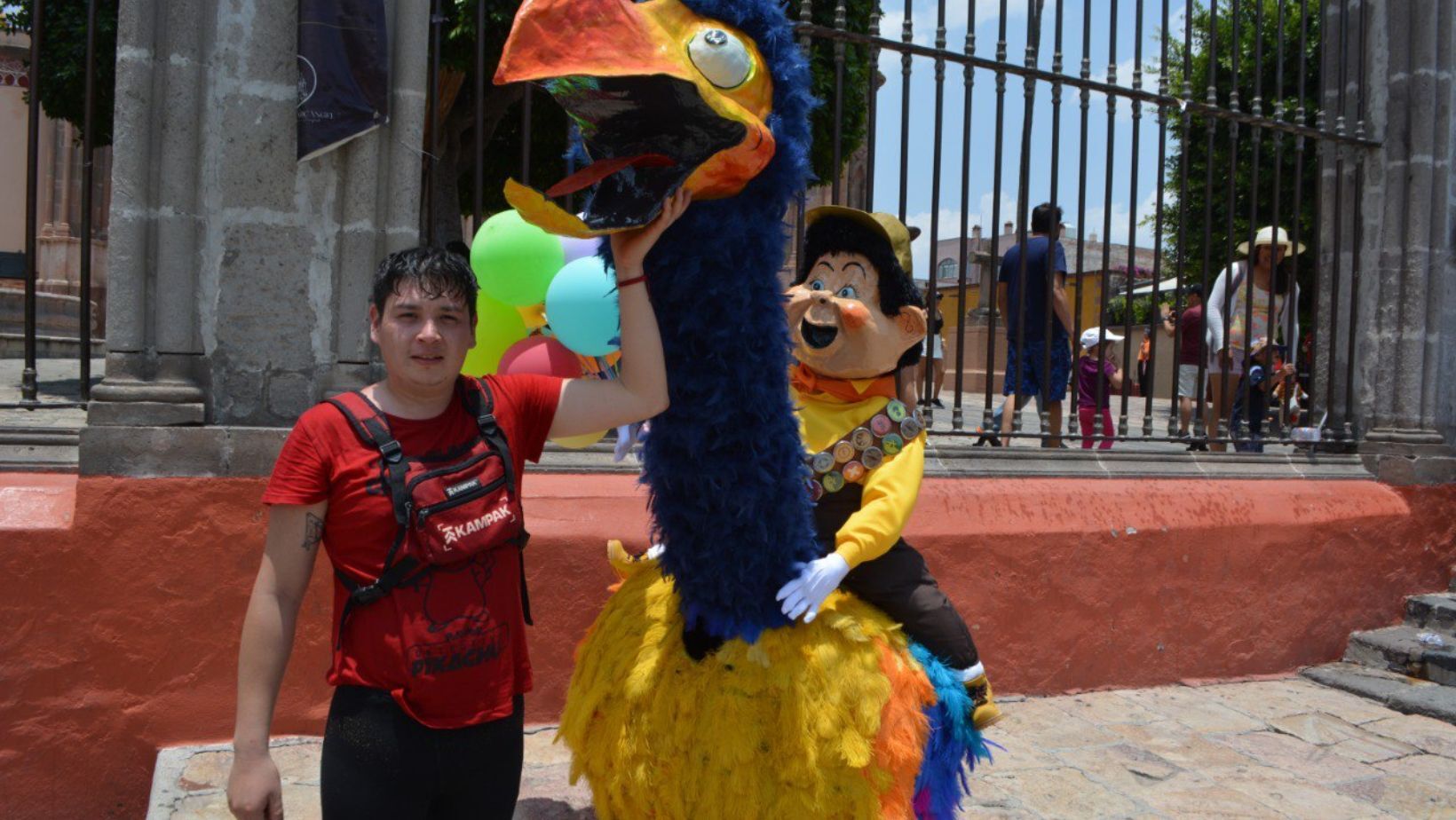  Leo tardó 6 meses, pero hizo uno de los mejores disfraces del Desfile de los Locos de San Miguel de Allende