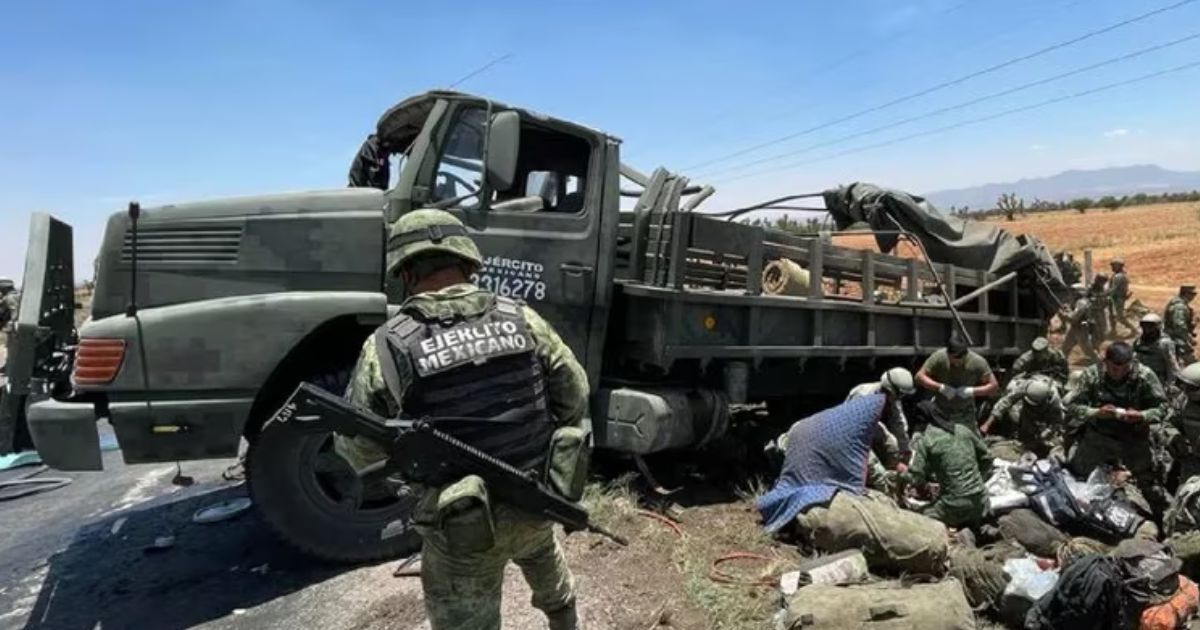 Accidente en Zacatecas deja 3 militares muertos y 10 heridos; iban de camino a Guanajuato 