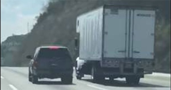 ¡Son balazos!: Captan en Video presunto asalto armado en autopista México-Querétaro