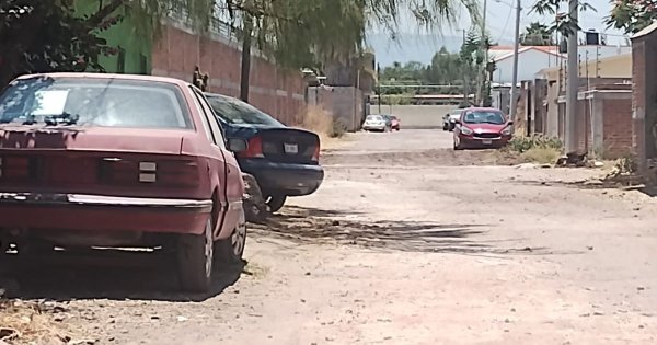 Vecinos de la colonia Francisco Villa en Salamanca urgen pavimentación y seguridad 