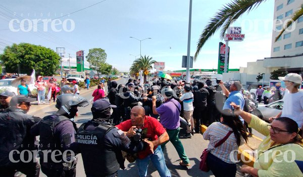 Reprimen a manifestantes en Irapuato con lujo de violencia; detienen a menores y agreden reporteros