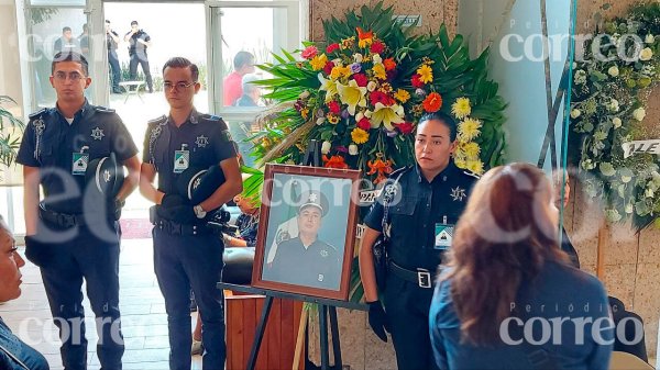 Dan último adiós a policía Issac de León; murió tras caer en Malecón del Río cumpliendo con su deber