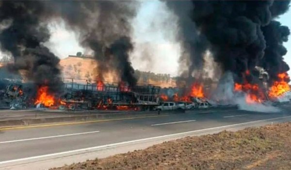 Conductor captó el momento del choque múltiple en Lagos de Moreno, Jalisco 