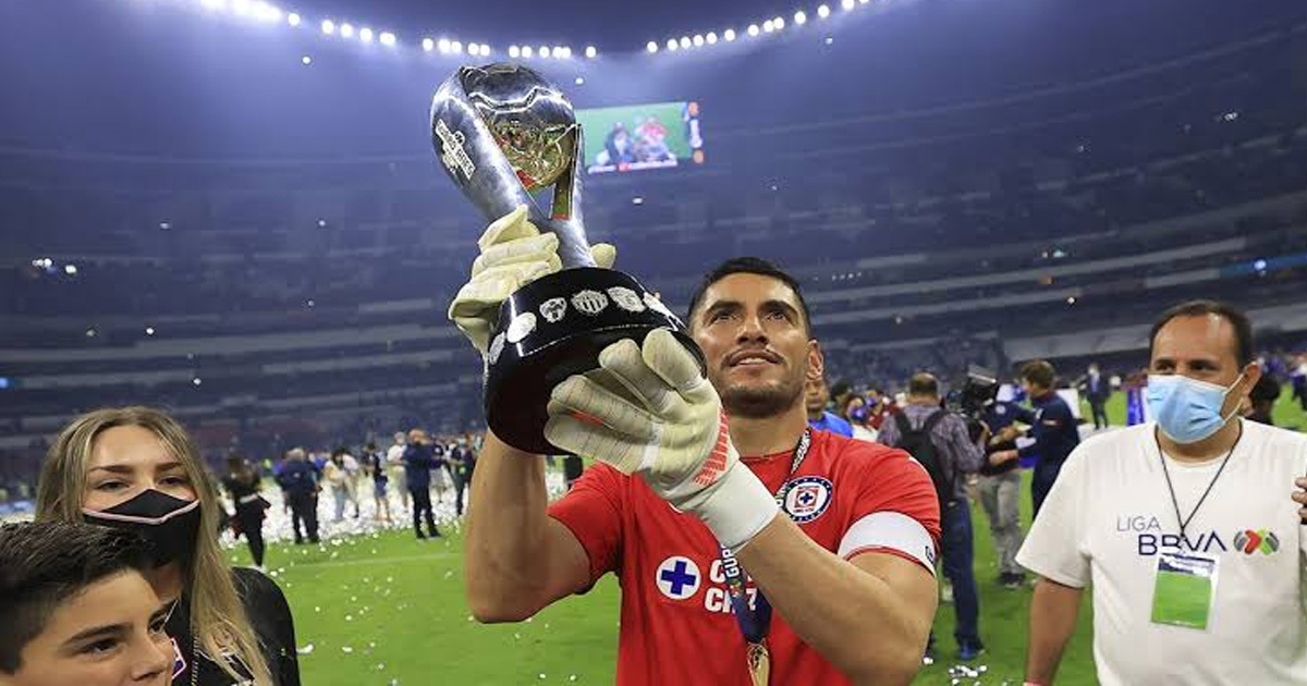 El fin de una era: Cruz Azul confirma la partida de Jesús Corona tras 14 años