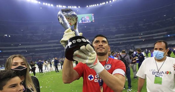 El fin de una era: Cruz Azul confirma la partida de Jesús Corona tras 14 años