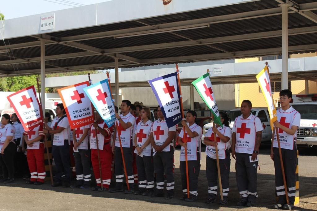 En Celaya reconocen a personal de Cruz Roja; ‘gracias por prestárnoslos’, expresan a sus seres queridos