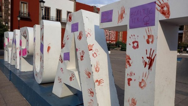 Falta reparación del daño a 5 mujeres violentadas en marcha feminista de Irapuato