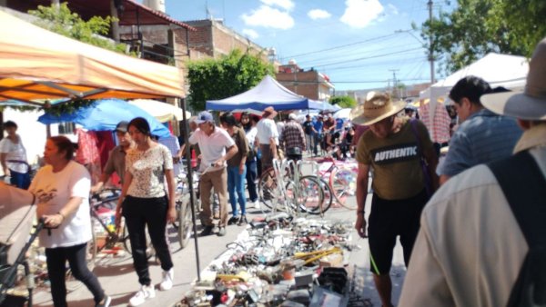 Así es el tianguis de León I: el más popular y chacharero de León, Guanajuato