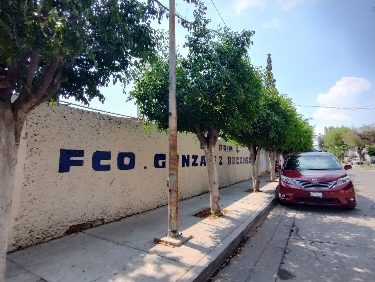 Padres denuncian cierre de escuela Francisco González Bocanegra en Celaya: “están corriendo a nuestros hijos” 