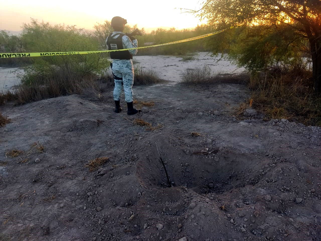 Descubren toma clandestina de gasolina en la carretera libre Salamanca - Irapuato