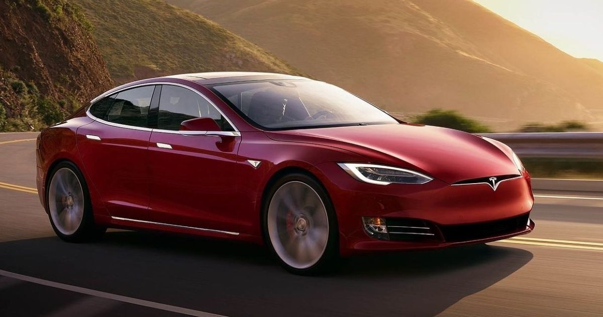 ¿Quieres trabajar como conductor de autos de Tesla? Hay estas vacantes en México 