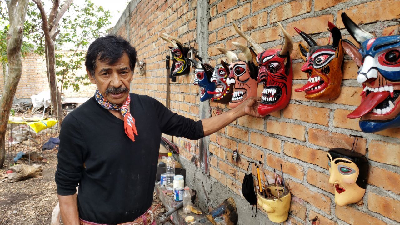 José Luis le da ‘forma a sus sueños’ a través de sus tradicionales máscaras en Cuerámaro 