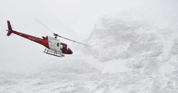 Mueren cinco mexicanos y un piloto en Nepal tras estrellarse el helicóptero en el que viajaban 