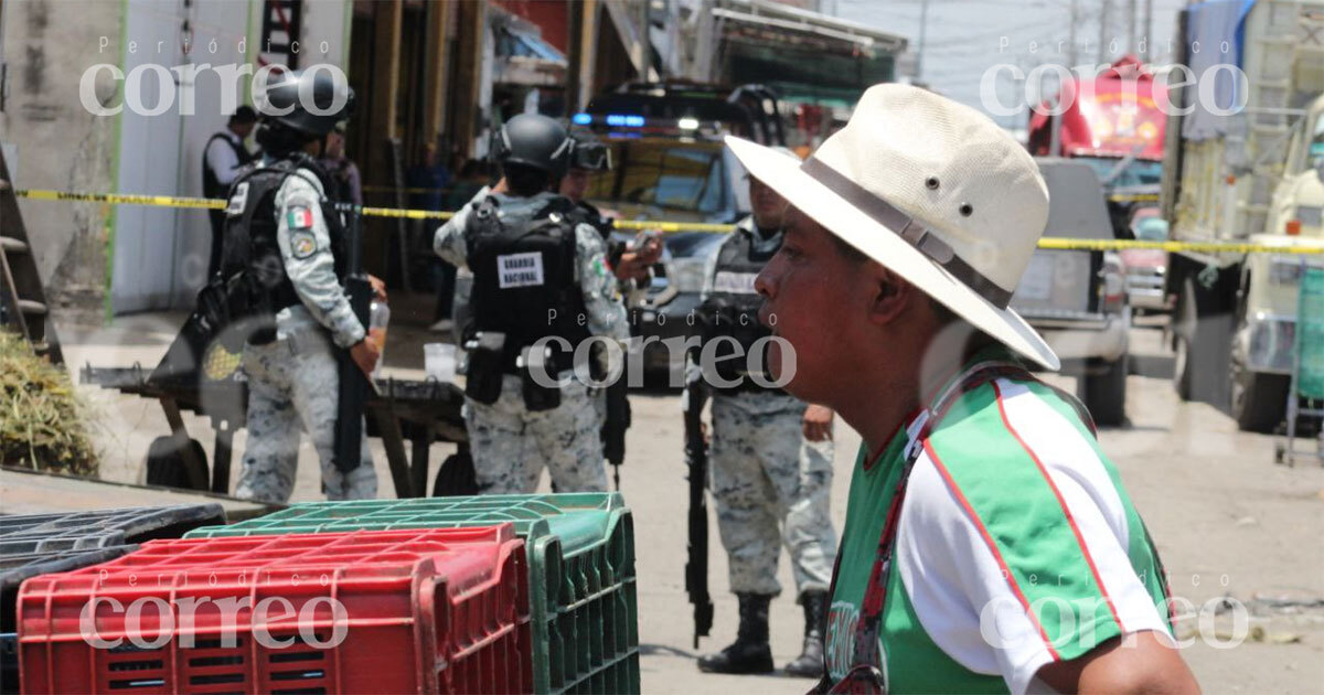 Balean a vendedor de aguacate en Central de Abastos de Celaya