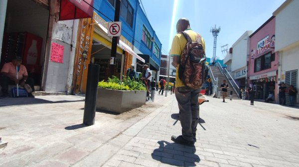 Arranca instalación de jardineras en la calle Leandro Valle de Irapuato pese a críticas y denuncias 