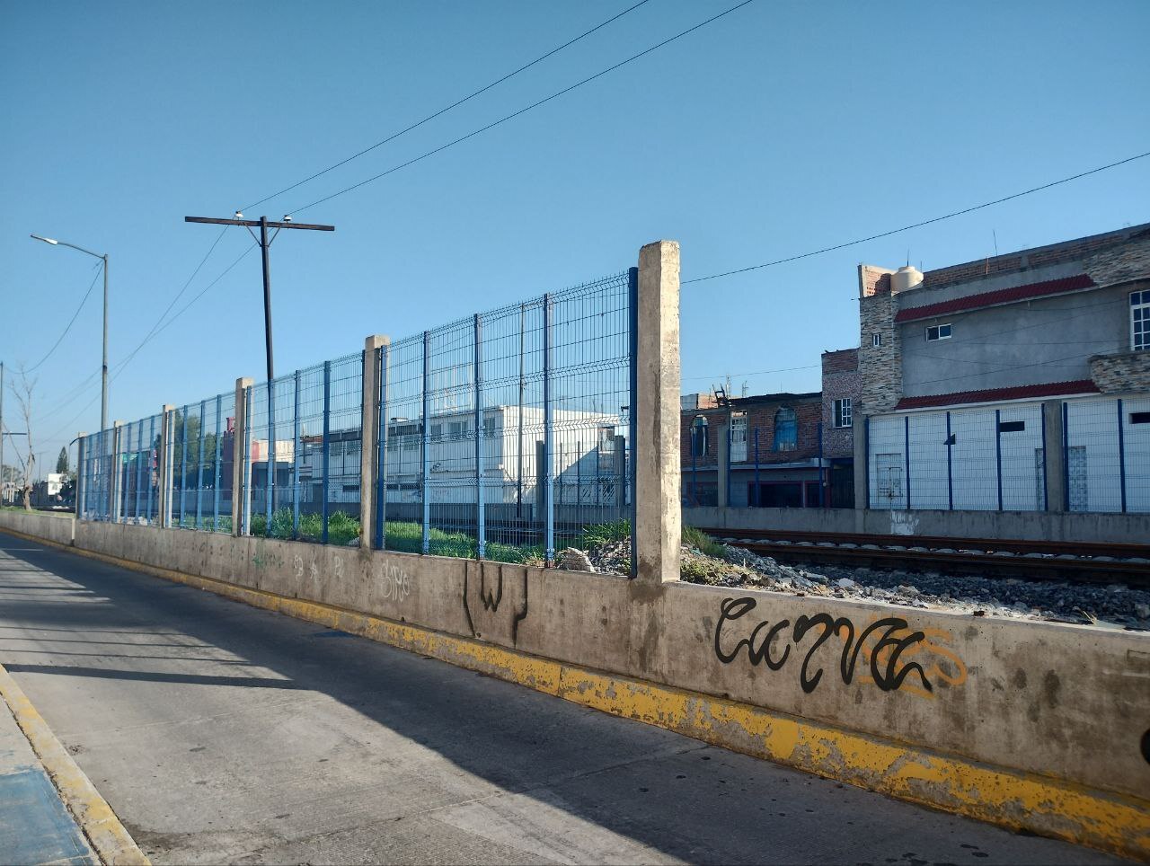 ¡Zona olvidada! Roban hasta 80% de malla metálica de protección del ferrocarril en Salamanca